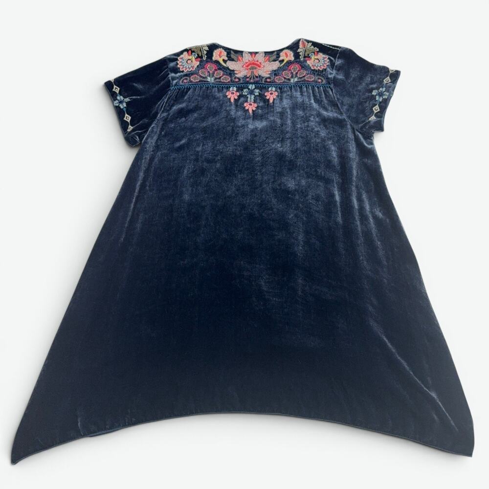 Johnny Was Los Angeles Velvet Tunic Top Womens Medium Blue Embroidered Boho - Picture 10 of 11